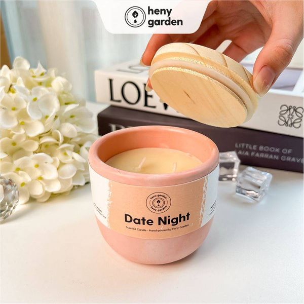 chúc mừng 20/10 crush bằng nến thơm into you của heny garden