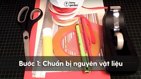 Cách làm thiệp 20/11 đẹp từ dây ruy băng bước 1