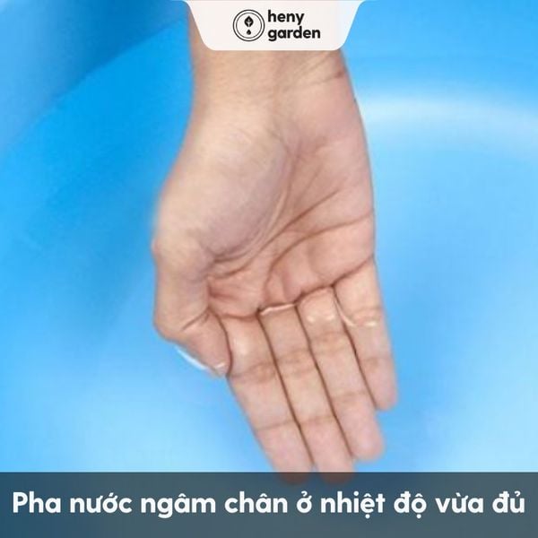 pha nước ngâm chân vừa đủ