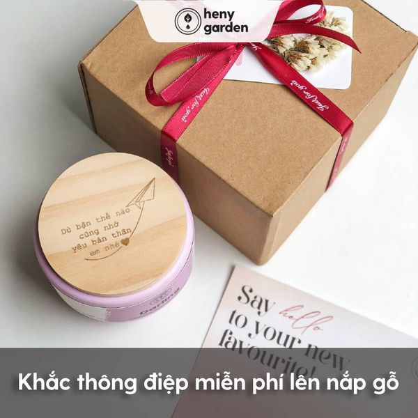 Khắc thông điệp miễn phí lên nắp gỗ trong set quà 20/10 cho vợ