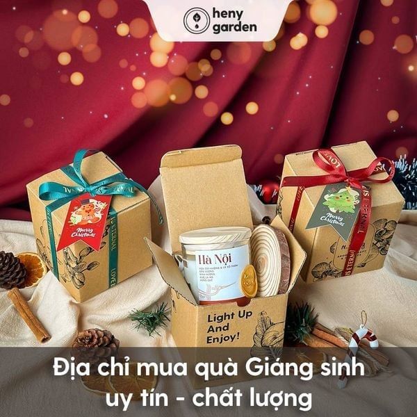 Khắc thông điệp trên nắp gỗ làm quà noel cho người yêu ở xa