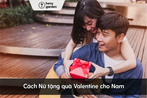 Nữ tặng quà Valentine cho nam