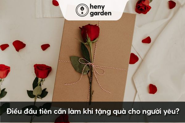 Điều đầu tiên cần làm khi tặng quà cho người yêu là gì?