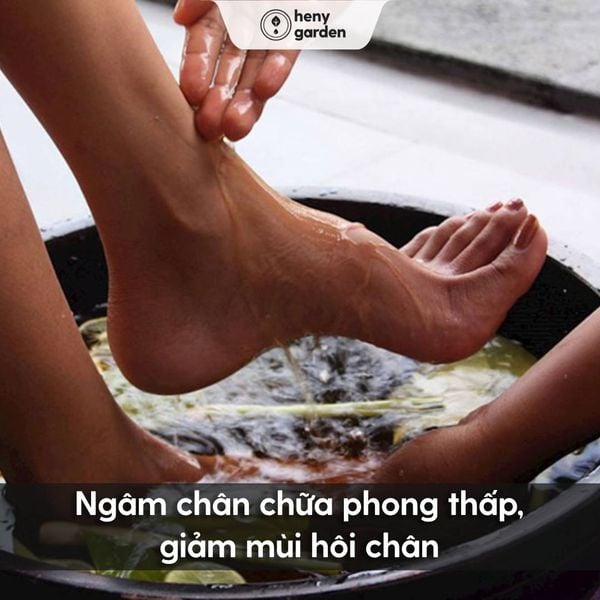 tác dụng của ngâm chân giúp giảm mồ hôi