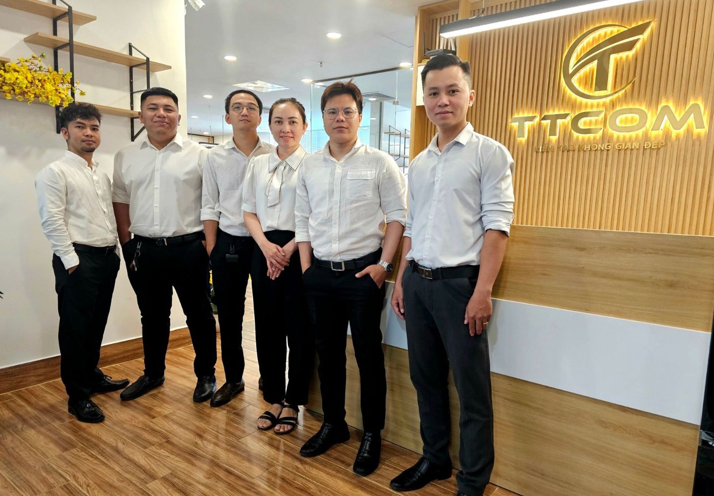 doi-ngu-ttcom-nhung-nam-dau-thanh-lap