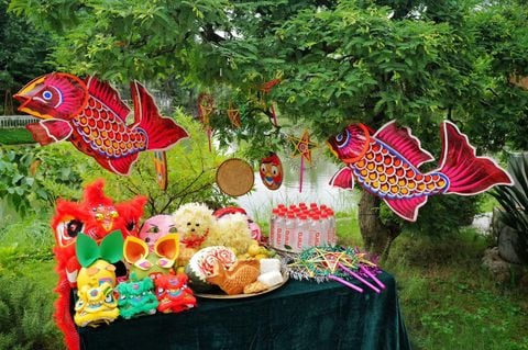 Trung thu vẹn tròn cùng nước uống ion kiềm Mira