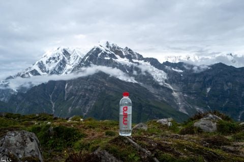 Mira đồng hành trên đường chinh phục đỉnh Himalaya