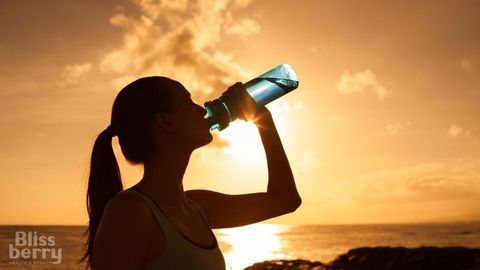 Infographic: 5 cách sáng tạo giúp bạn uống nhiều nước hơn trong ngày