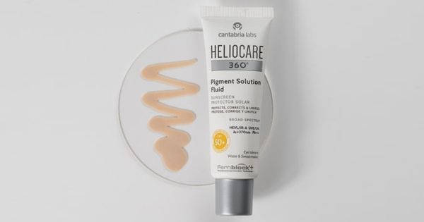 Emmi Hoàng review kem chống nắng 360 Pigment Solution Fluid SPF50 đến từ Heliocare