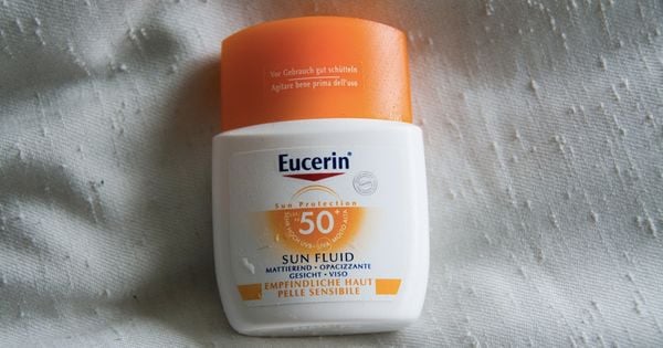 Kem chống nắng Eucerin (Sun Protection Sun Fluid Mattifying Face SPF)