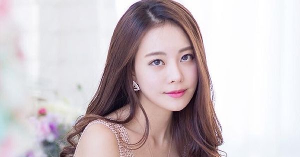 Tham khảo Kim Min Young cách trang điểm nhẹ nhàng, thời trang nữ tính