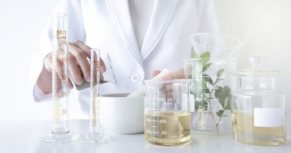 Dược mỹ phẩm là sản phẩm được nghiên cứu và chiết xuất từ các loại thực vật thảo dược
