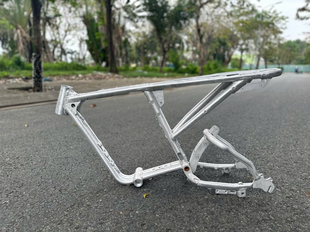 CHIẾC KHUNG XE NỀN ĐỘC LẠ – SẴN SÀNG LÊN MID-DRIVE EBIKE!