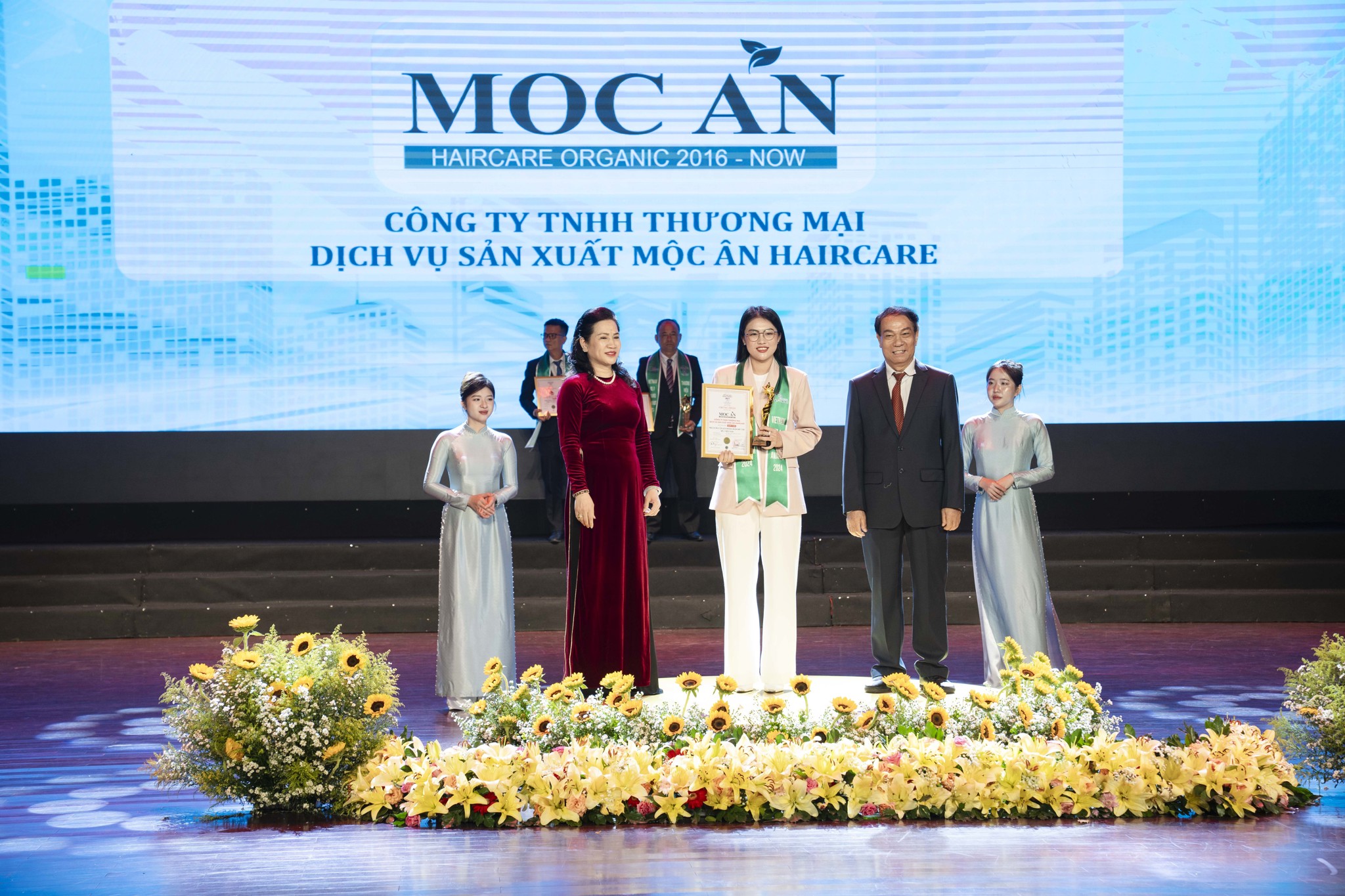 Mộc Ân Haircare vươn tầm thương hiệu Chăm Sóc Tóc Số 1 Việt Nam 2024
