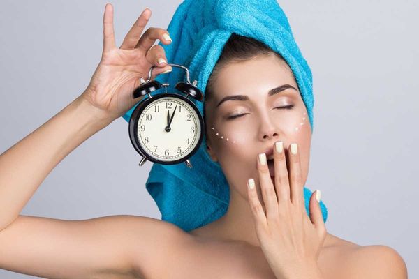 Bôi kem chống nắng trước khi đi ngủ?