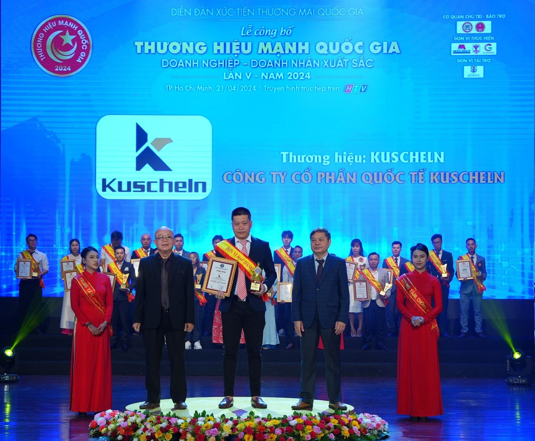 Kuscheln bứt phá giới hạn chinh phục thành công, đạt danh hiệu 