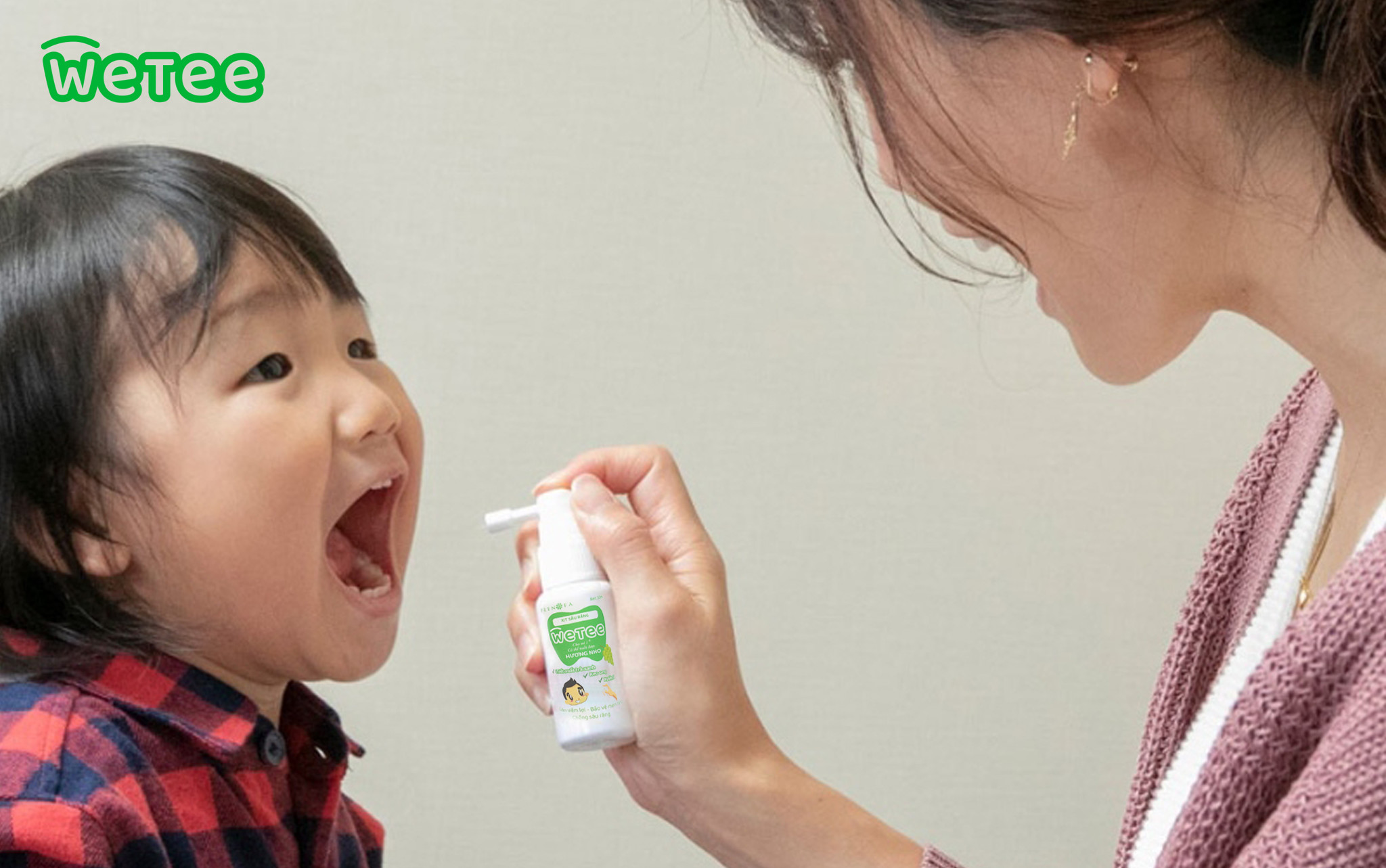 Dùng xịt chống sâu răng Wetee