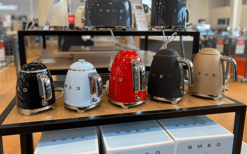 Nên mua ấm siêu tốc SMEG nào