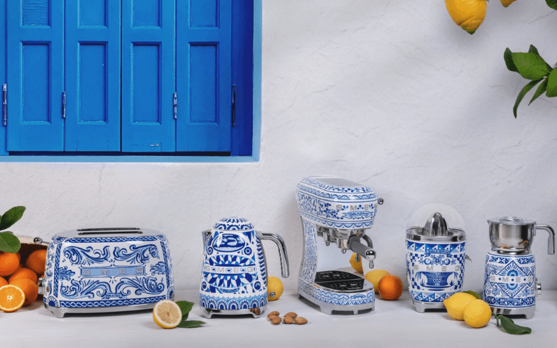 Ấm siêu tốc SMEG x Dolce & Gabbana – Sắc màu Địa Trung Hải trong từng chi tiết SMEG