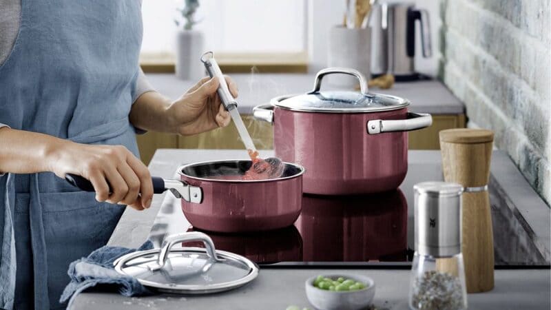Bộ nồi Fusiontec Mineral WMF trên bếp từ