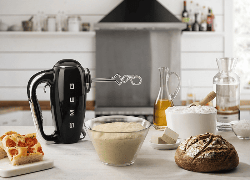 Máy đánh trứng SMEG kiểu cổ điển Ý, nhỏ gọn, đặt trên bàn làm bánh