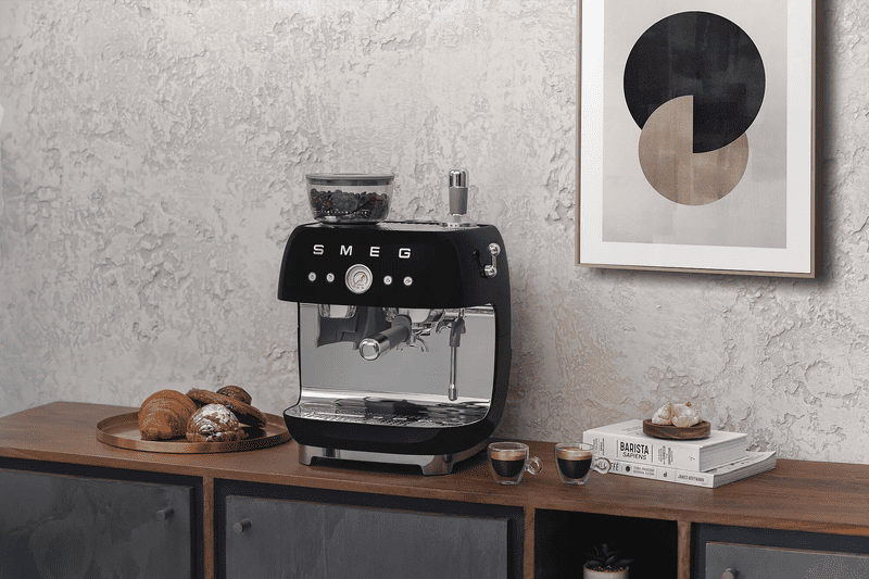 Máy pha cà phê espresso SMEG EGF03 phiên bản màu đen