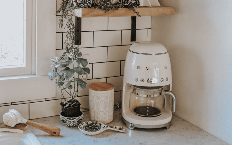 Máy pha cà phê SMEG với thiết kế đẹp mắt và chất lượng cà phê tuyệt vời