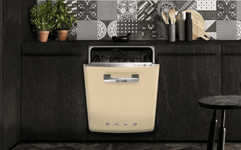 Máy rửa bát SMEG bán âm, lắp đặt dễ dàng, đồng bộ với nội thất bếp