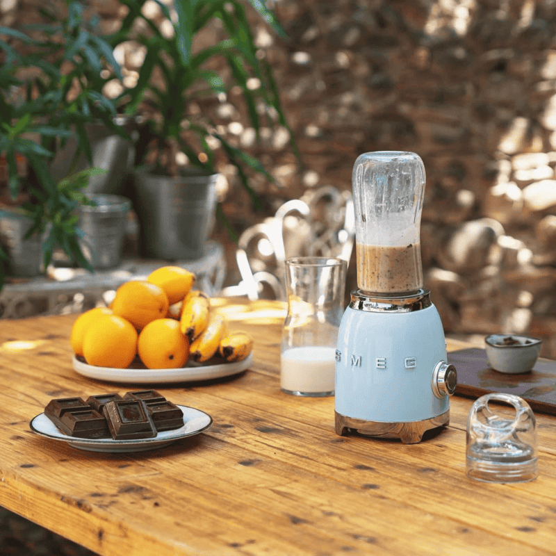 Máy xay sinh tố cầm tay mini SMEG nhỏ gọn, phong cách cổ điển