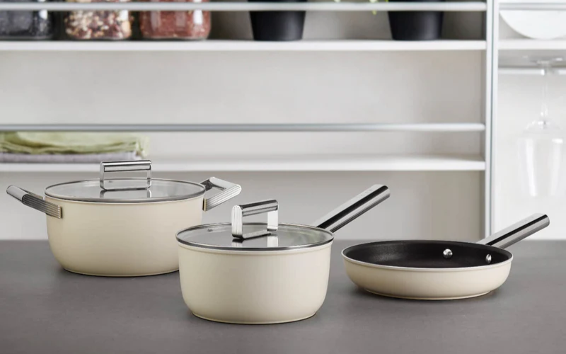 Quánh SMEG màu kem – thiết kế đồng bộ với các thiết bị bếp SMEG retro