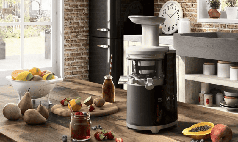 Máy ép chậm SMEG công suất lớn cho nước ép nguyên chất, giữ trọn dinh dưỡng