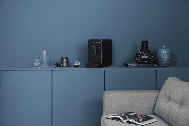 Máy pha cà phê SMEG BCC02 tự động, vòi đánh sữa thủ công, pha nhiều loại cà phê như capuchino, americano