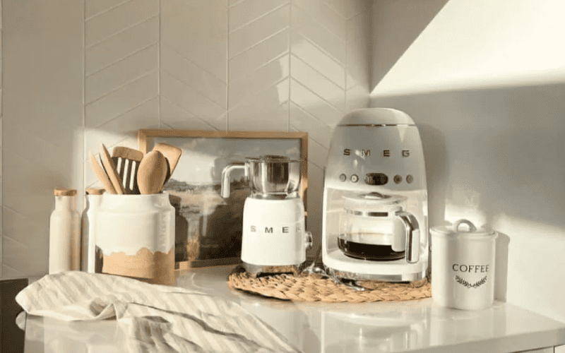 Máy pha cà phê SMEG DCF02 dung tích lớn, thuận tiện cho gia đình, kiểu dáng retro