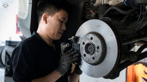 DẤU HIỆU NHẬN BIẾT NÊN THAY MÁ PHANH Ô TÔ