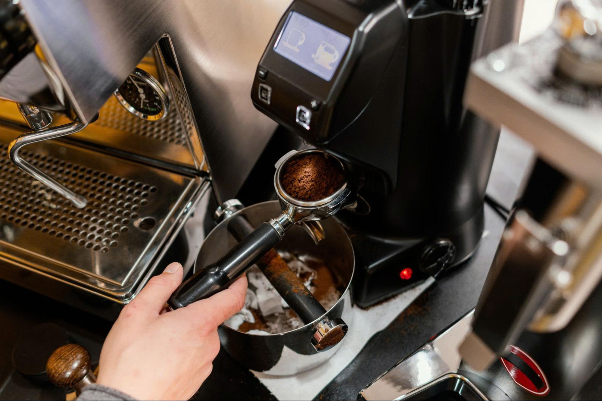 Nên chọn espresso hay phin cho quán cà phê?
