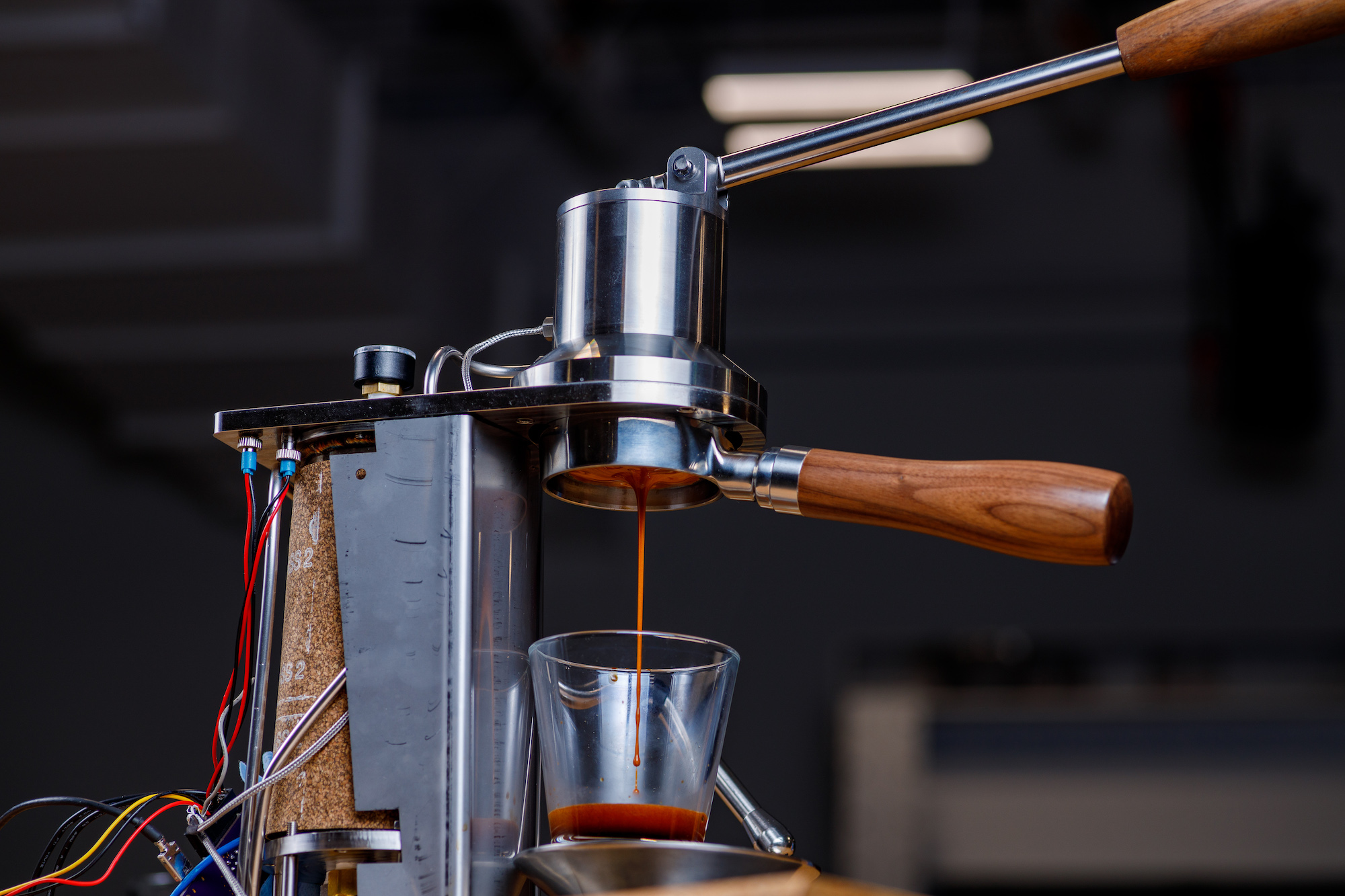 Máy pha cà phê thủ công (Manual / Lever Espresso Machine)