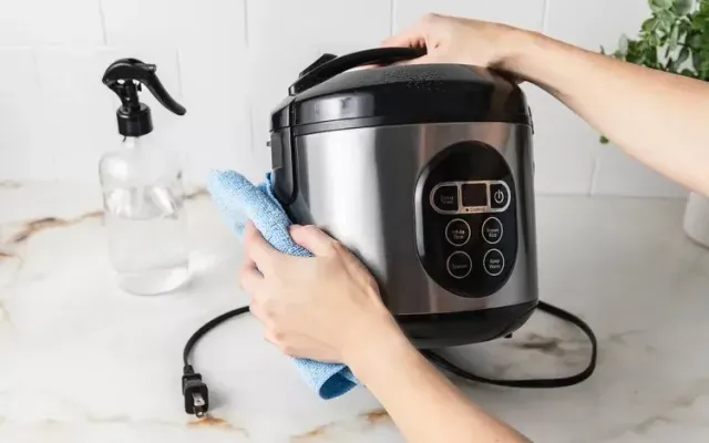 Cách Làm Sạch Nồi Cơm Điện Sau Mỗi Lần Sử Dụng