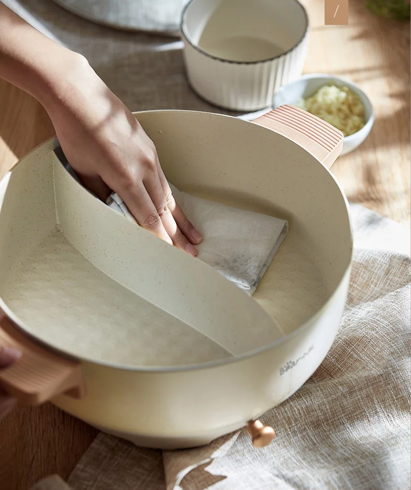 Hướng Dẫn Vệ Sinh Nồi Lẩu Điện Bear Đúng Cách