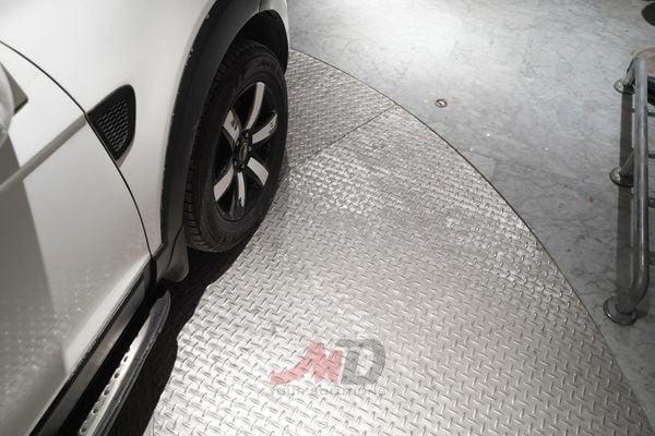 <img src=“DSC02164 copy.jpg” alt=“Bàn xoay ô tô MDTech”>