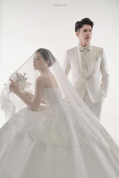 Bộ sưu tập váy cưới của NTK Phương Linh tại Fashion Voyage No5  VnExpress  Giải trí