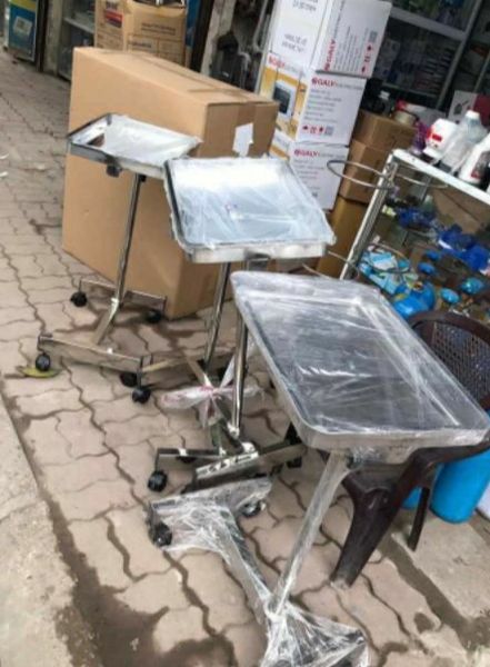 Cách chọn bàn để dụng cụ y tế chất lượng