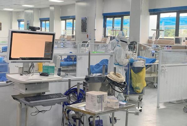 Sự cần thiết của bàn để dụng cụ y tế