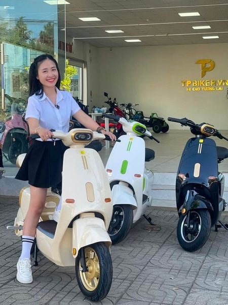 Nên mua xe máy điện hay xe đạp điện cho học sinh