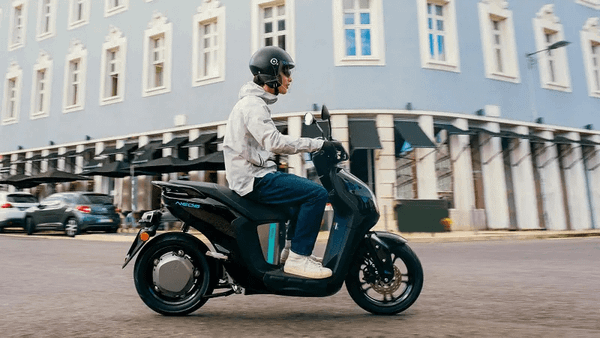 Liệu rằng xe máy điện tương lai có thể thay thế hoàn toàn xe xăng không?