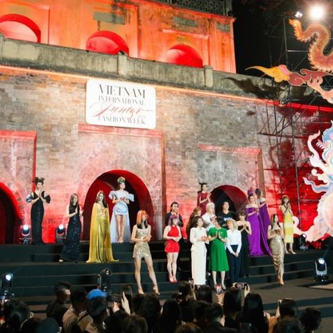 Ngắm nhìn màn trình diễn BST Secret Garden tại VIJFW 2024