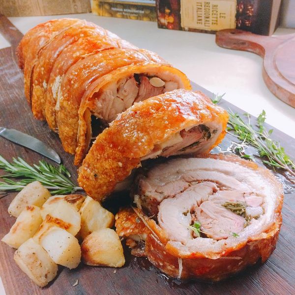 Ba Chỉ Cuộn Nướng Da Giòn của Ẩm Thực Cửu Long – món nướng hấp dẫn, da giòn rụm, an toàn.