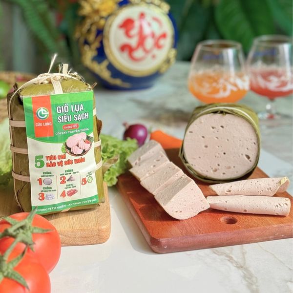 Gói giò bằng lá chuối – không túi nilon – giữ trọn hương vị