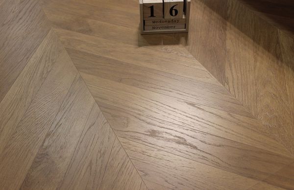 Cách xử lý vết sứt trên bề mặt sàn gỗ công nghiệp