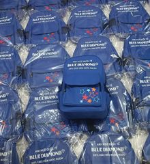 Lợi Ích Khi Đặt May Balo Quà Tặng Cho Trung Tâm Ngoại Ngữ Tại Xưởng May Balo Quà Tặng UMO.VN