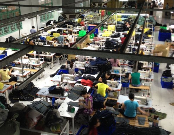 Top 10 xưởng may balo túi xách TPHCM đáng tin cậy nhất 2025